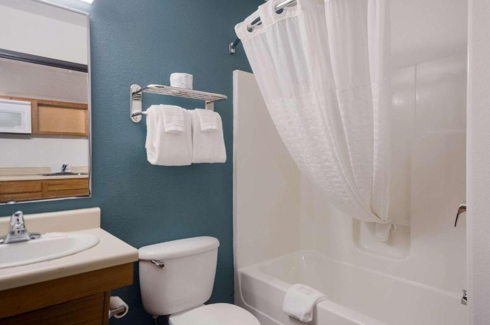 Queen Suite - Non Smoking interior